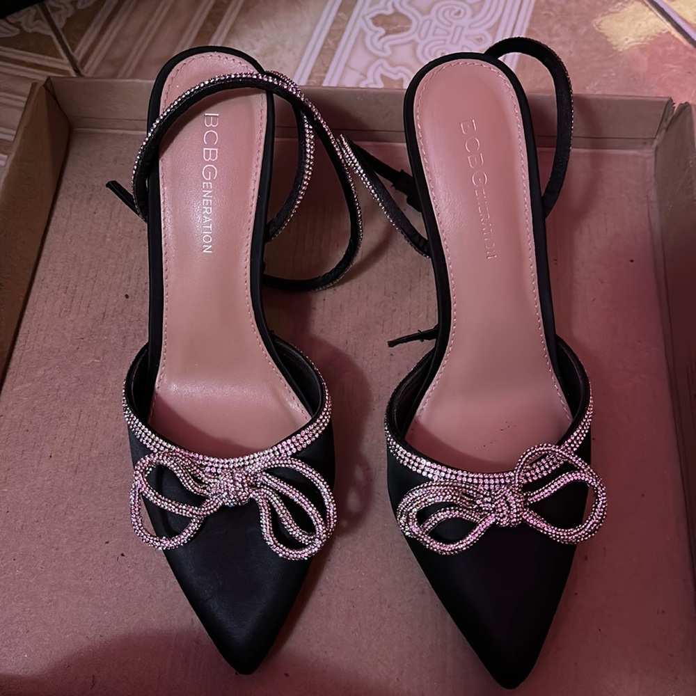 Bow heels